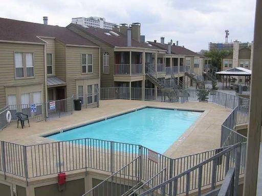 1 Bedroom in West Campus with Pool/Washer/Dryer, 2 parking spots – photo 1