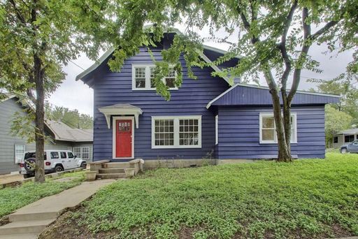 West Campus Home Available! – photo 1