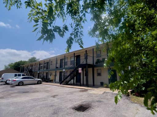 South Austin Gem Available Now – photo 1