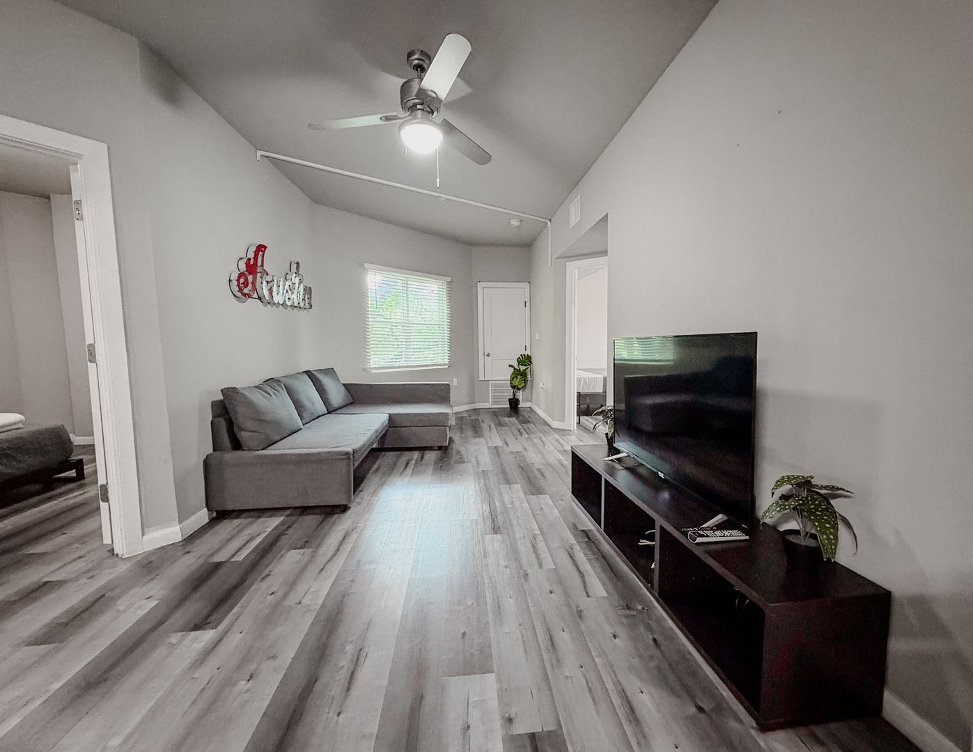 Austin Apartment: 911 W 22nd st - Room Rental
