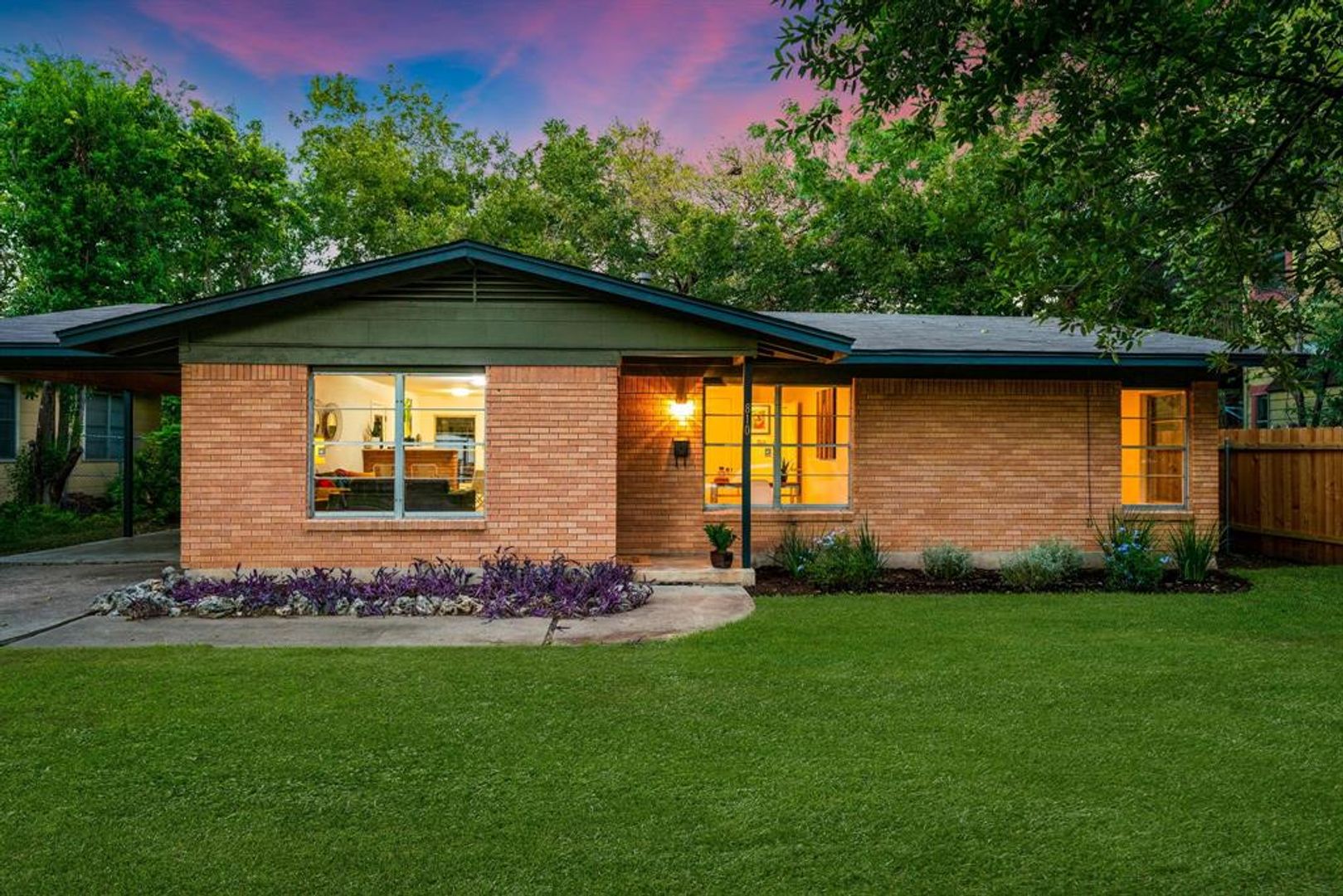 Austin House: 810 E. 47th