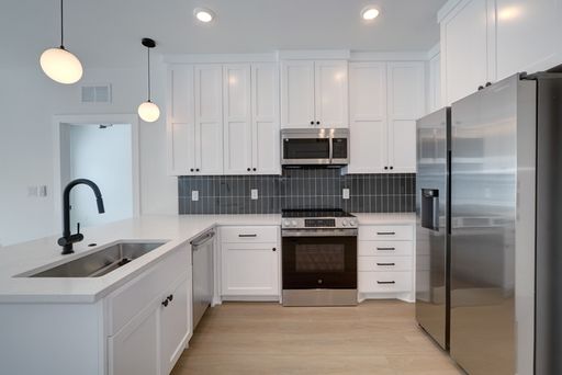 High-End New Construction Condo Walk to UT! – photo 1