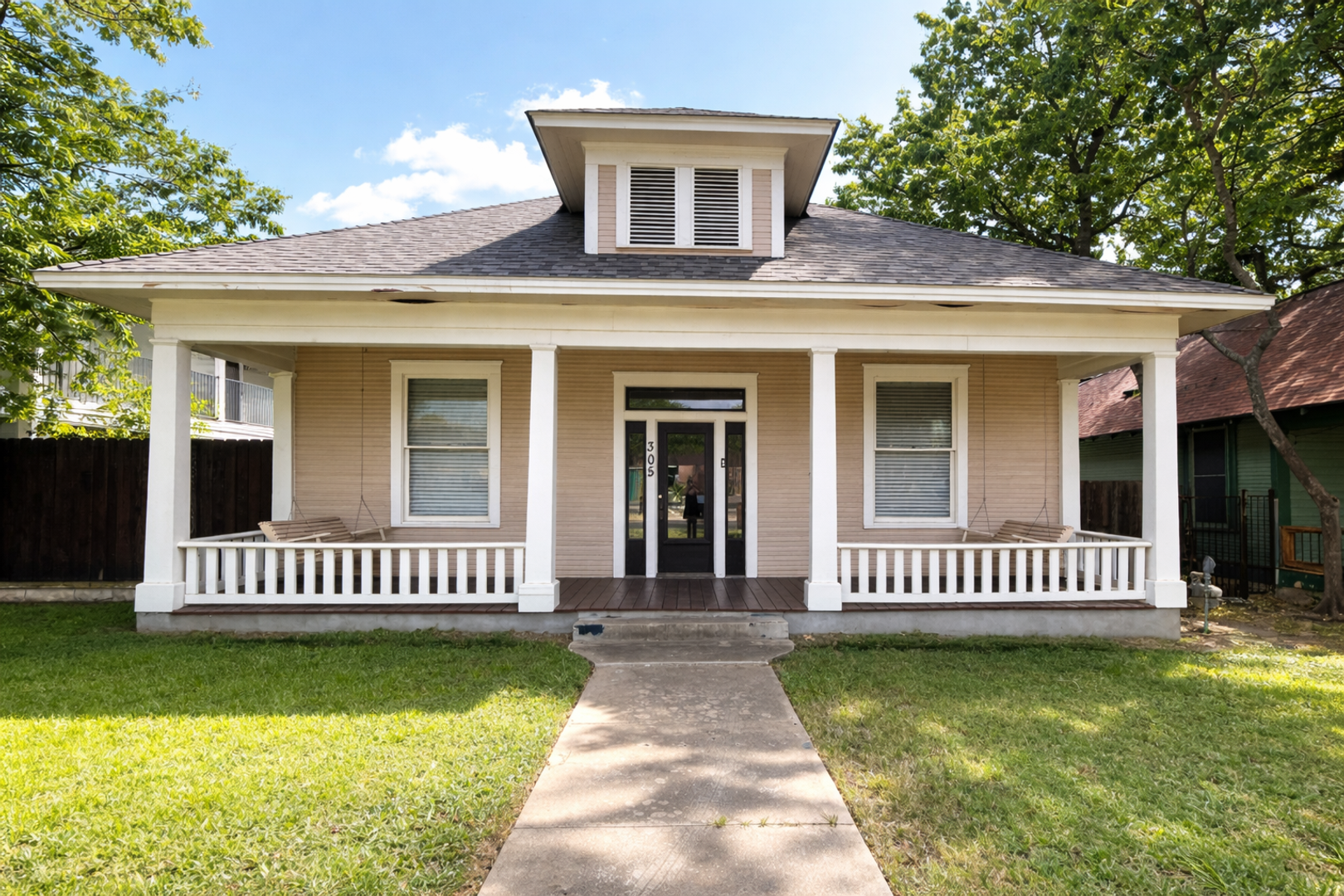 Austin House: 305 W. 38th St.