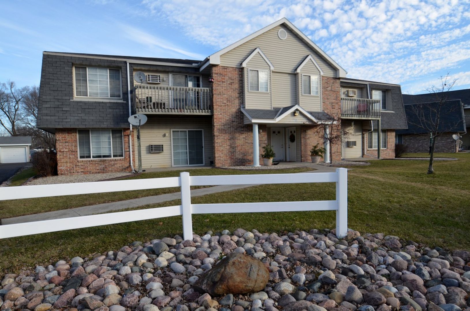 Jefferson Apartment: 125 Deer Creek Ct.