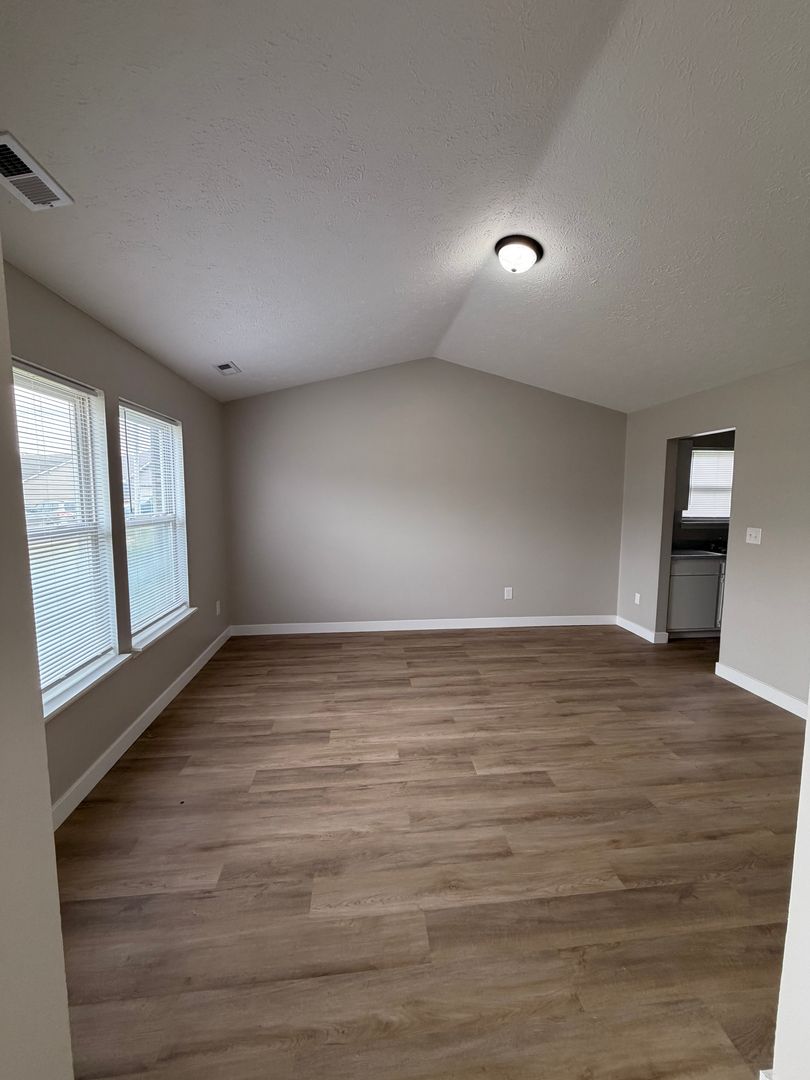 Lafayette Apartment: 10 Emerald Pines