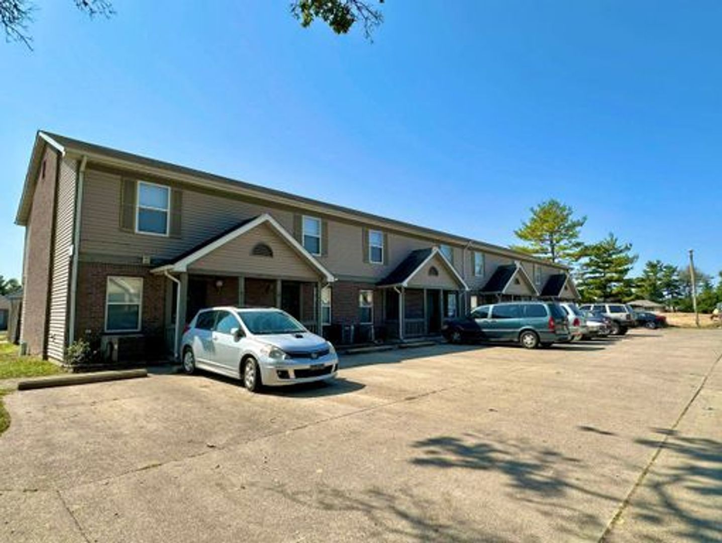 Lafayette Apartment: 10 Emerald Pines