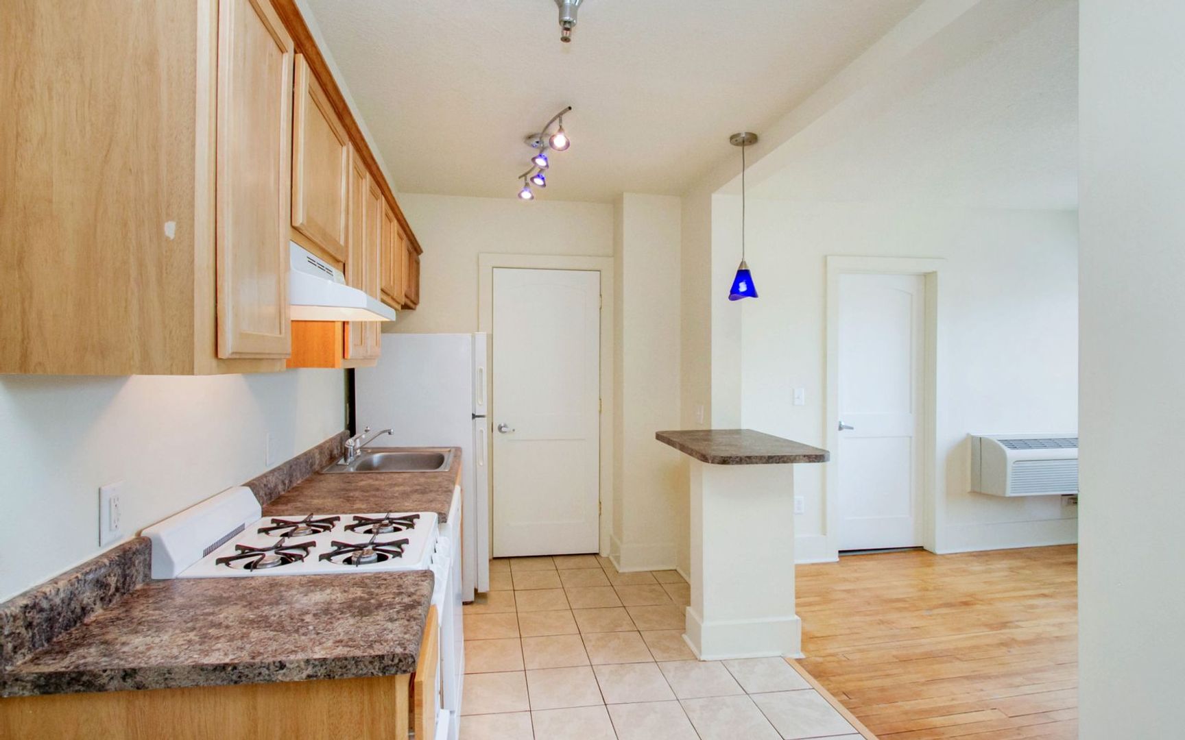 Ames Apartment: 2709 Lincoln Way