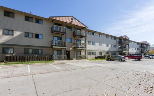 Half Month FREE!! 3 Bedroom 1.5 Bath at James Place! – photo 1