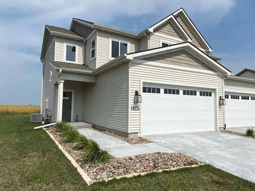 Beautiful Story City Townhome!