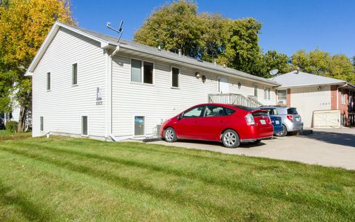 Half Month FREE!! Spacious 2 Bedroom in Central Ames! – photo 1