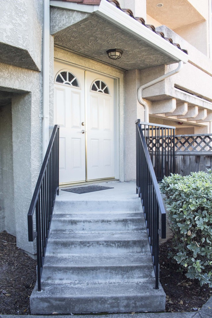 Hayward House: 25105 Angelina Lane