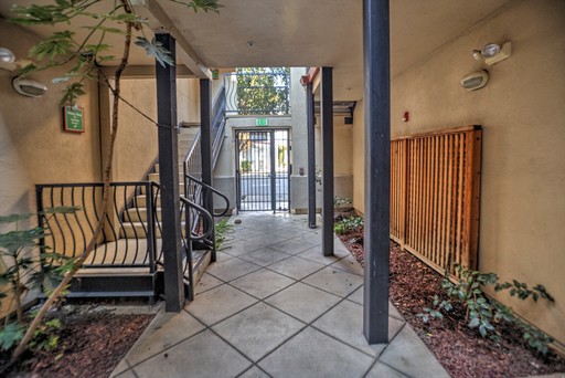 Beautiful 1Bedroom Condo Walking Distance to BART!