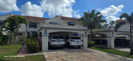 Welcome to **Caloosa Yacht & Racquet Club**, one of Fort Myers’ most desirable **gated waterfront communities**! – photo 1