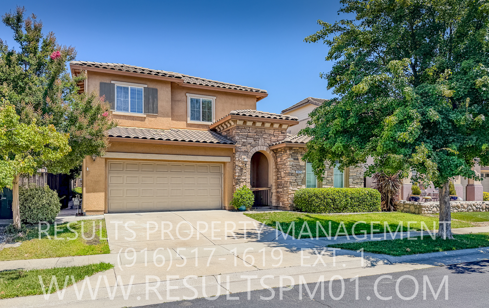 Roseville House: 2425 Foxcroft Cir