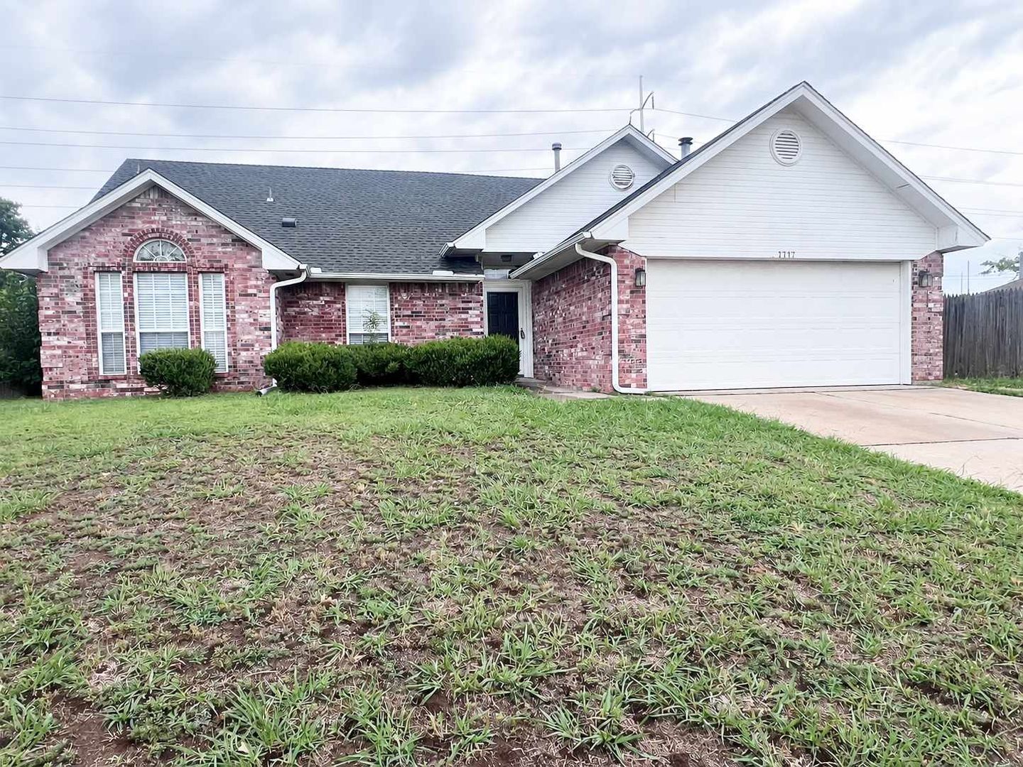 Edmond House: 1717 Pinnacle Ln