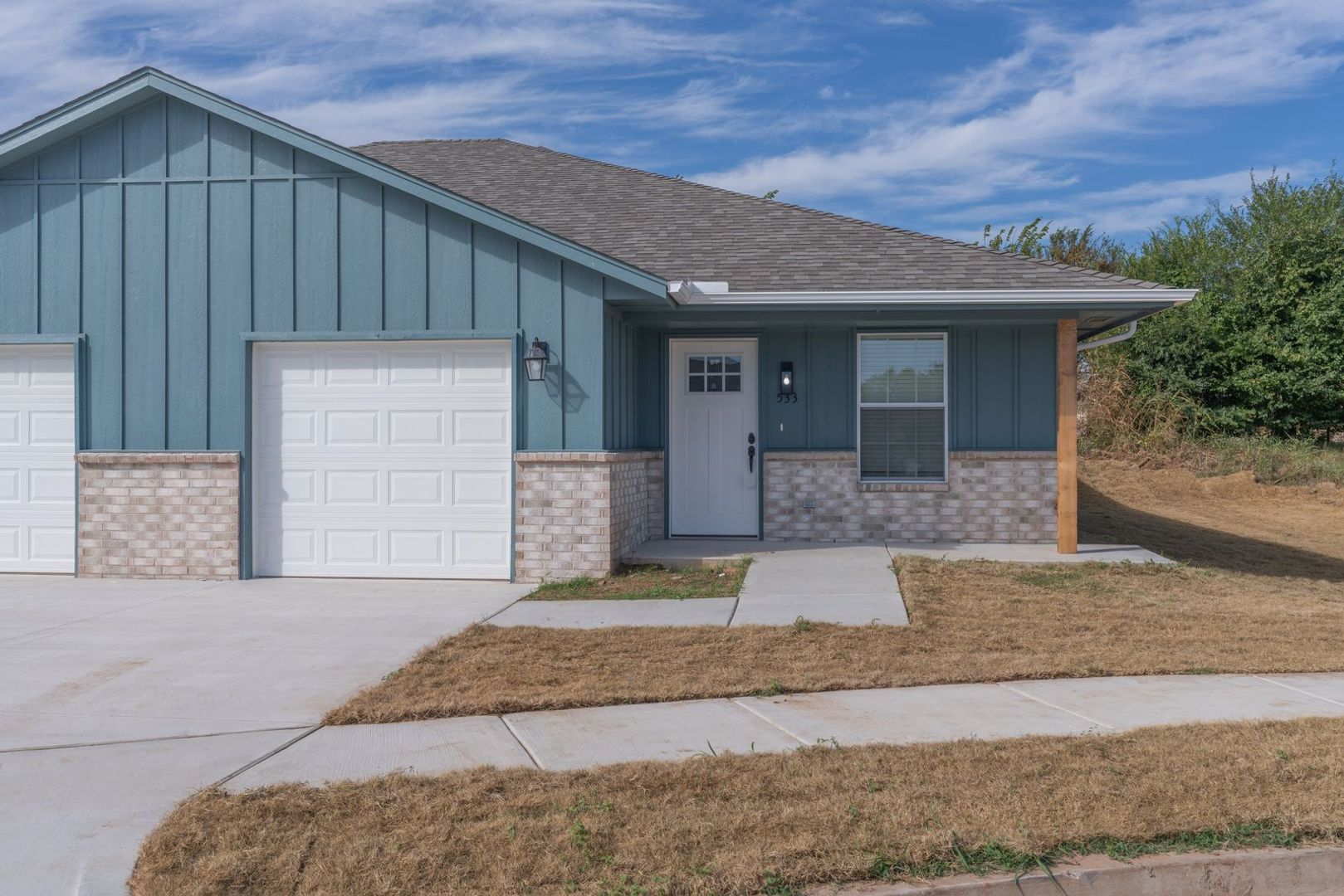 Newcastle House: 533 Parkhill Circle