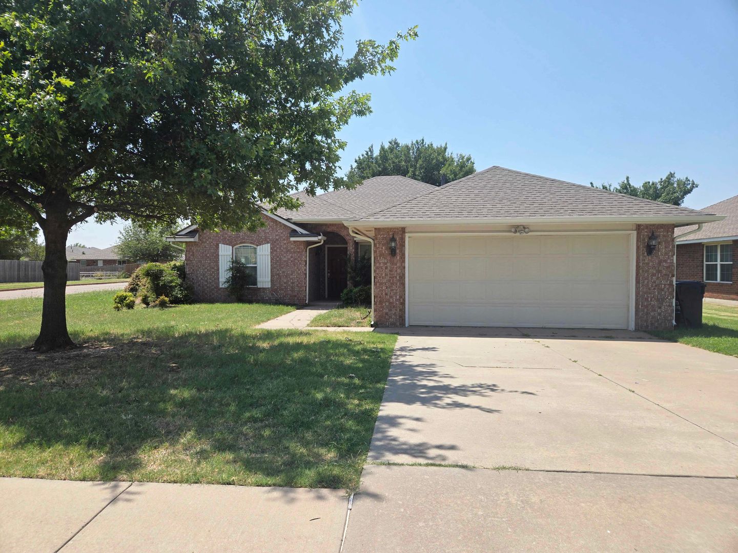 Edmond House: 16001 Korie Dr