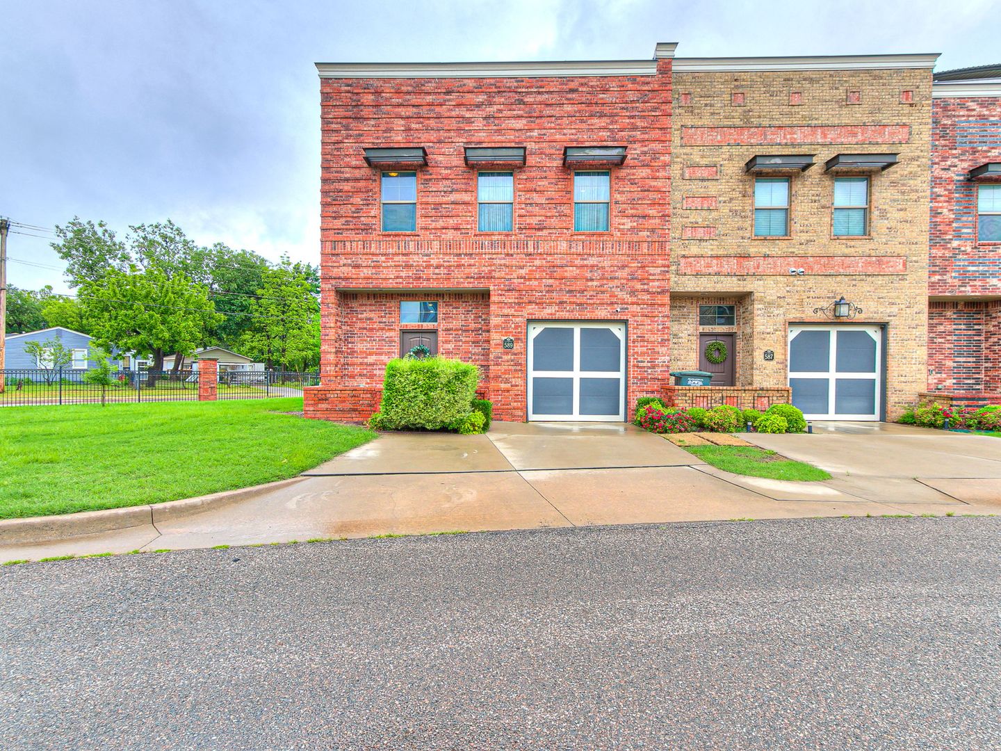 Edmond House: 589 S Fretz Ave