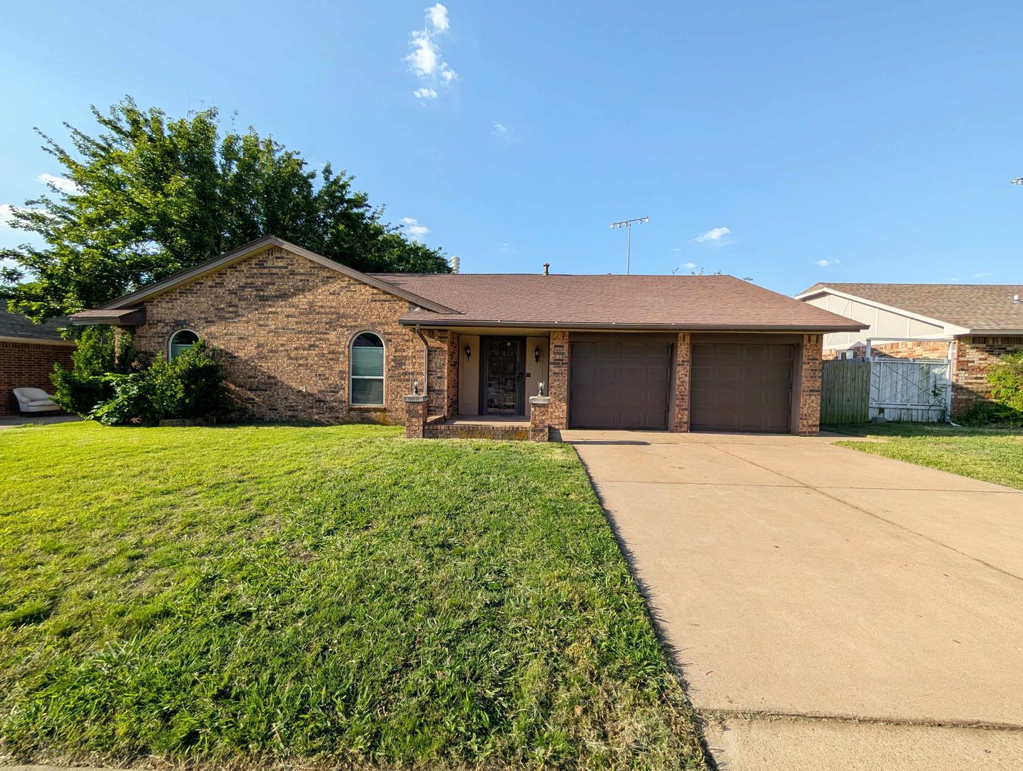 Moore House: 1116 NE 4th St