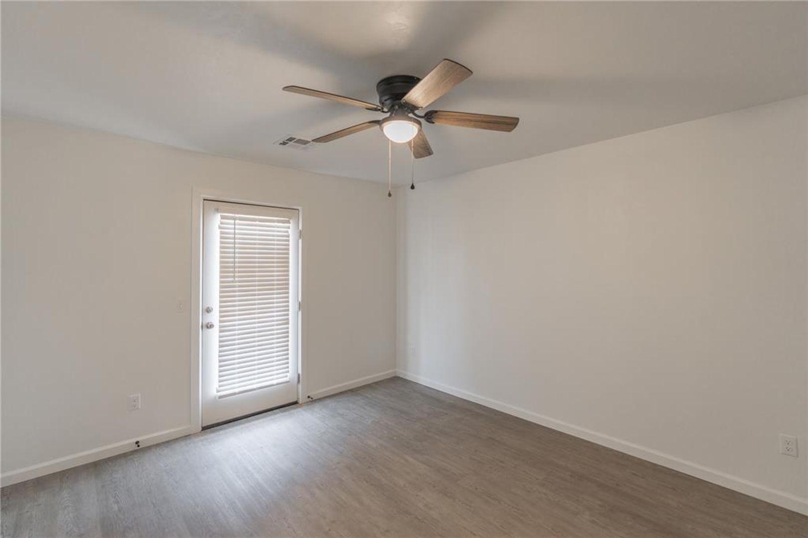 Newcastle House: 537 Parkhill Circle