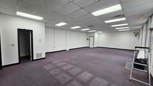 Large Business Space- Prime Spot – photo 1