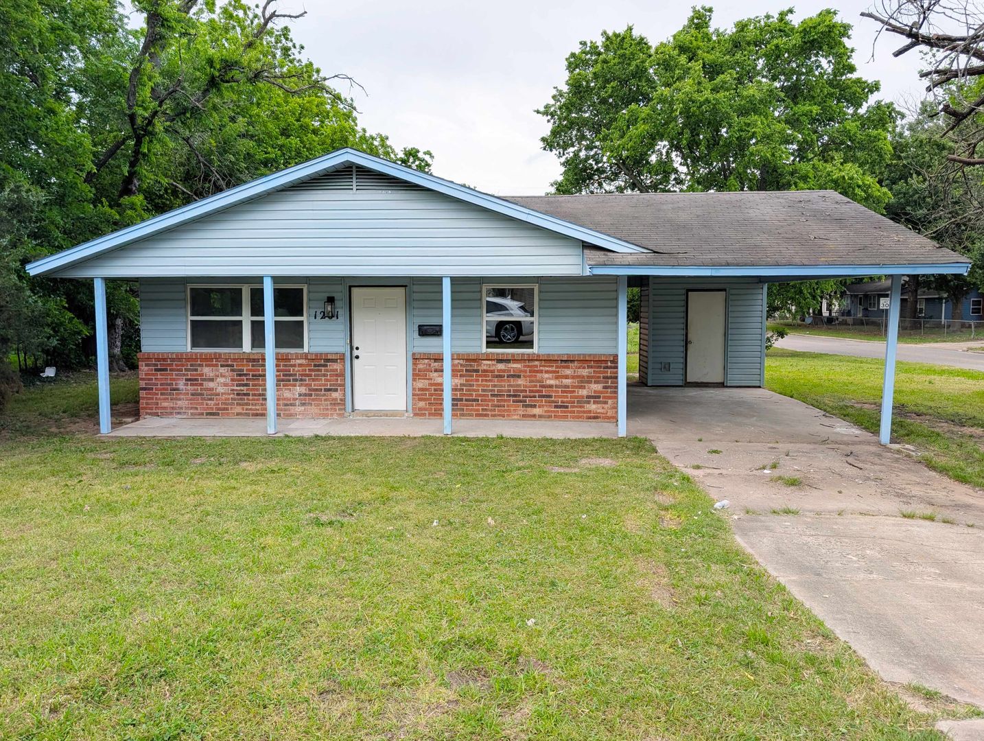 Shawnee House: 1201 E Margaret St