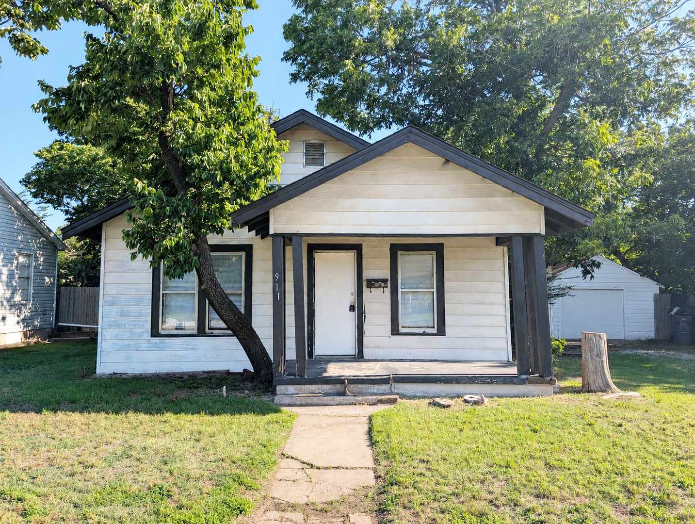 Oklahoma City House: 911 NW 98th St