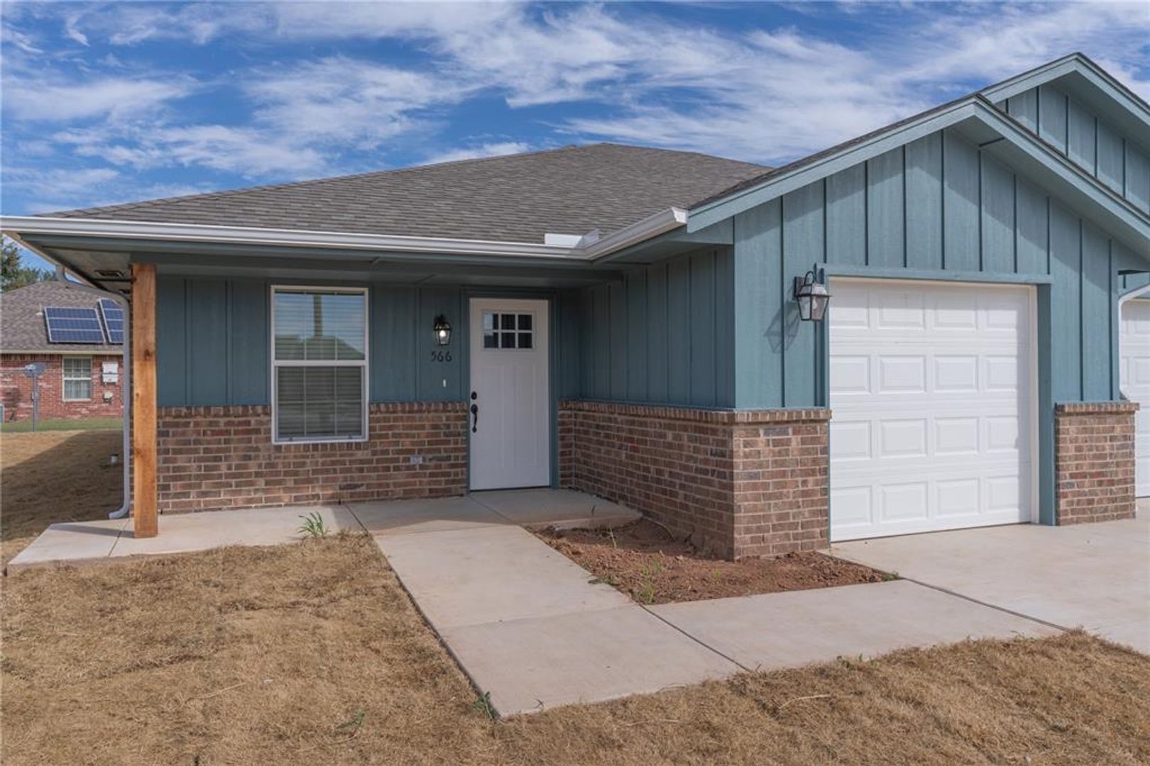 Newcastle House: 566 Parkhill Circle