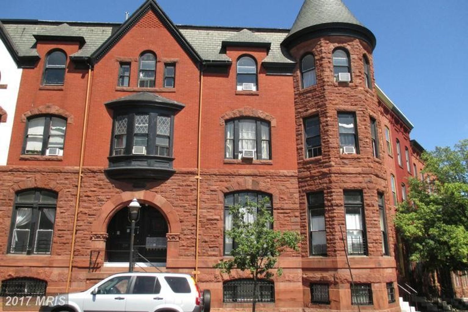 Baltimore Apartment: 206 Laurens Street