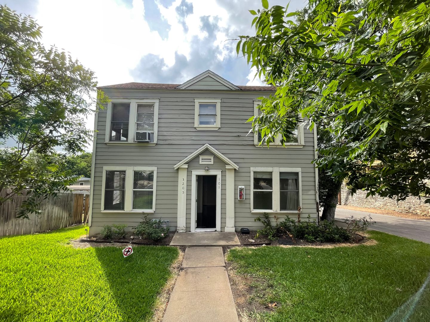 Austin Apartment: 3205 Helms St.