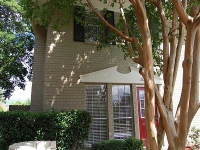 Memphis Apartment: 2659 Central