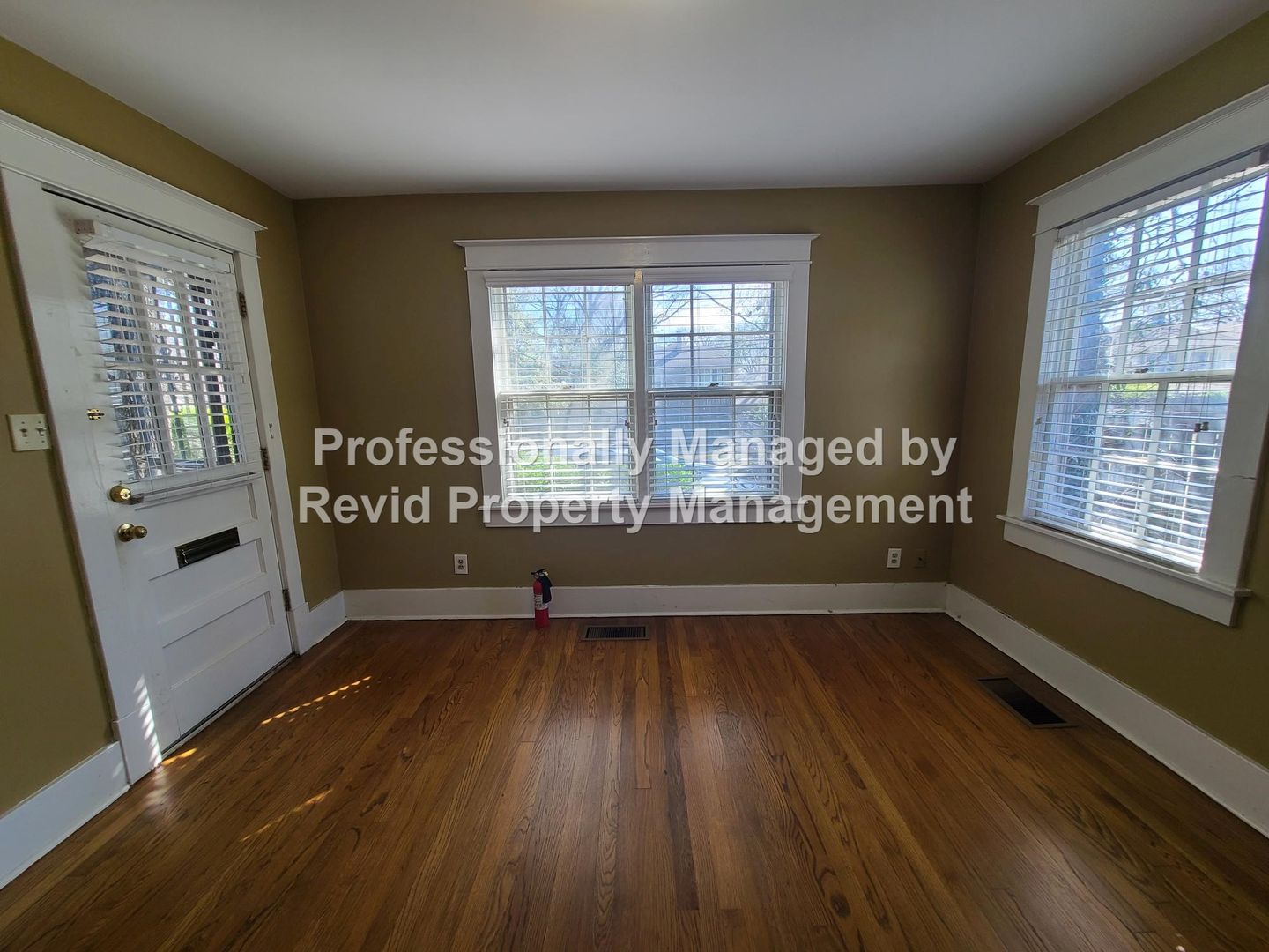 Memphis Apartment: 288 N. McLean Blvd.