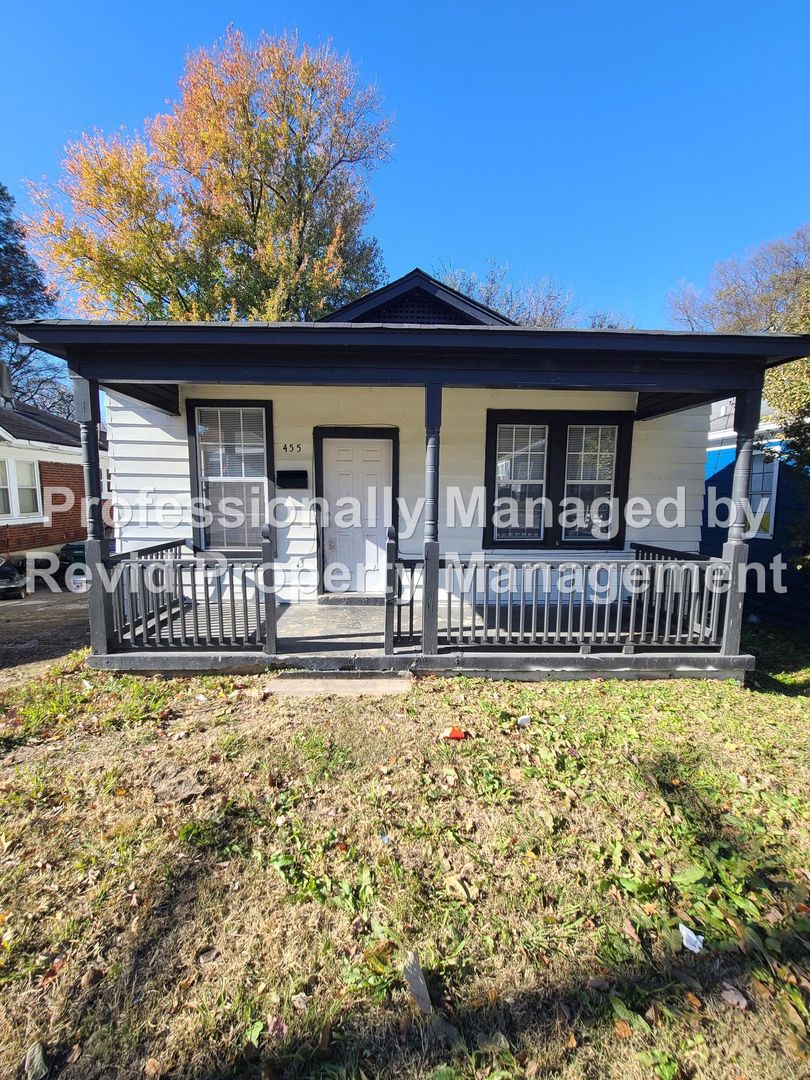Memphis House: 455 Carpenter St