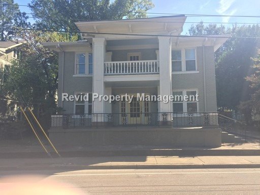 Memphis Apartment: 32 N McLean