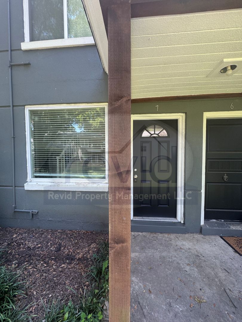 Memphis Townhome: 1300 Goodbar Ave.