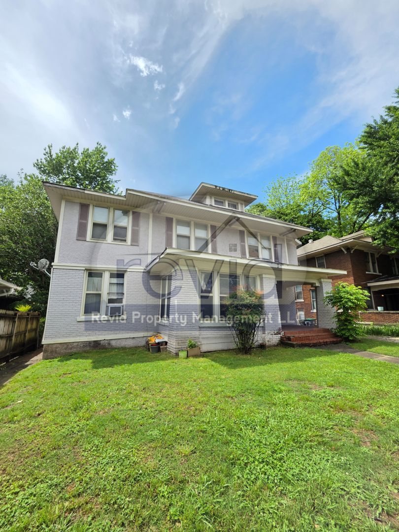 Memphis Apartment: 85 Evergreen