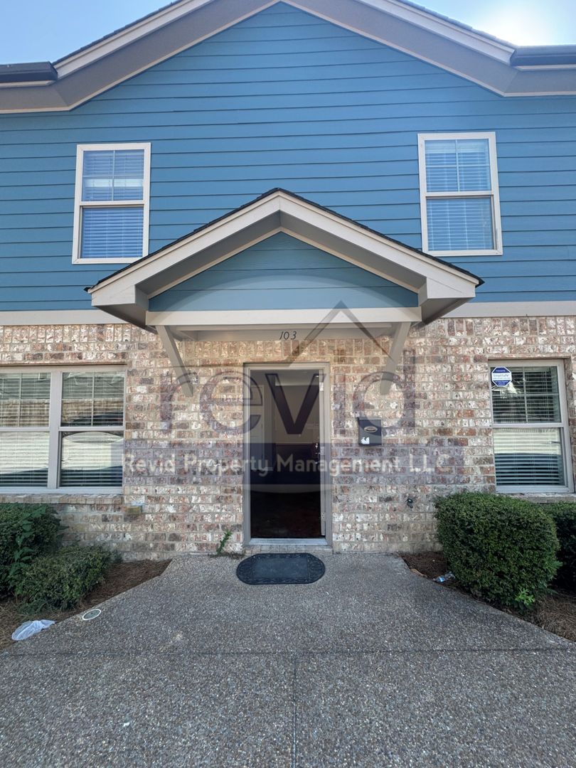 Memphis House: 3570 Spottswood #103