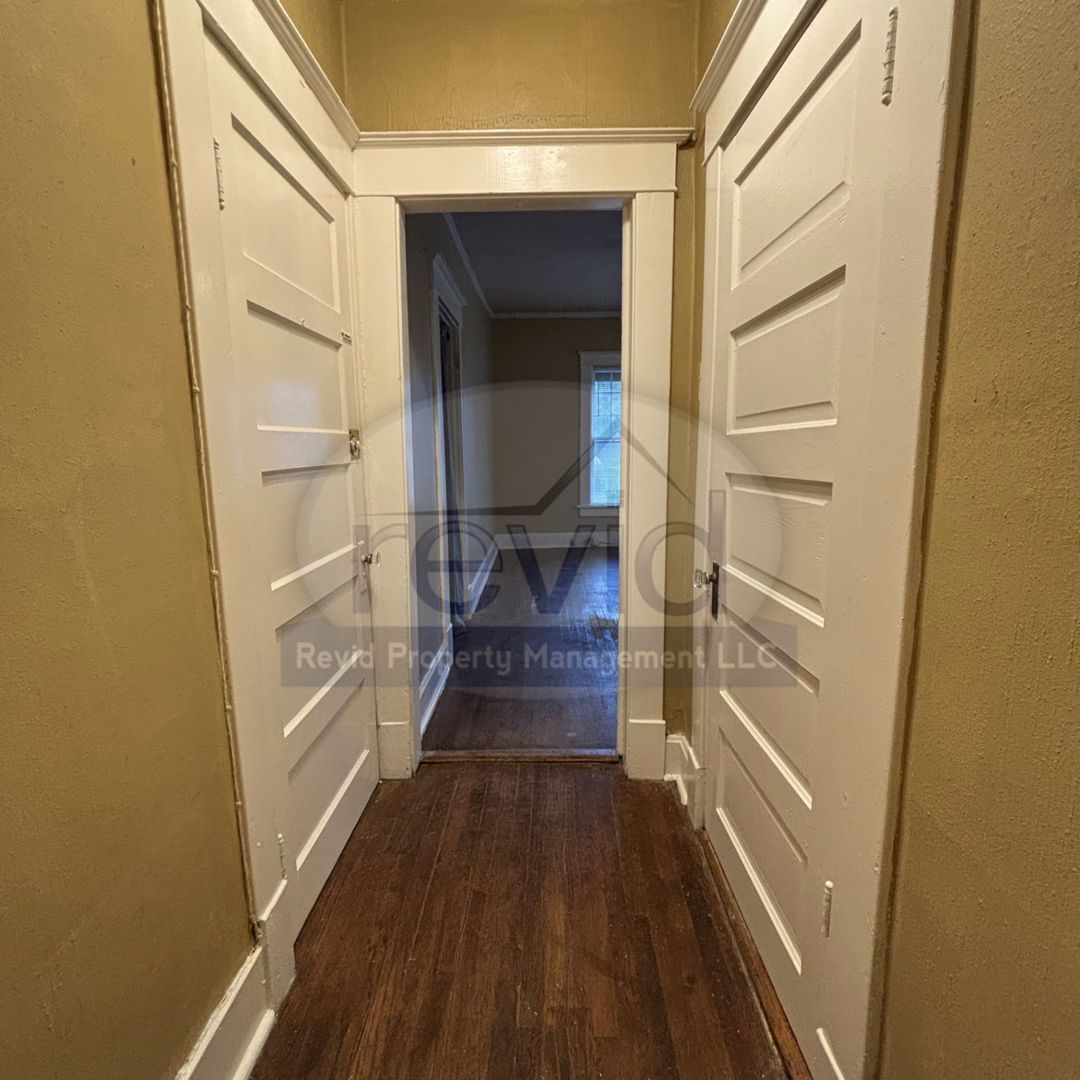 Memphis Apartment: 25 S. Barksdale