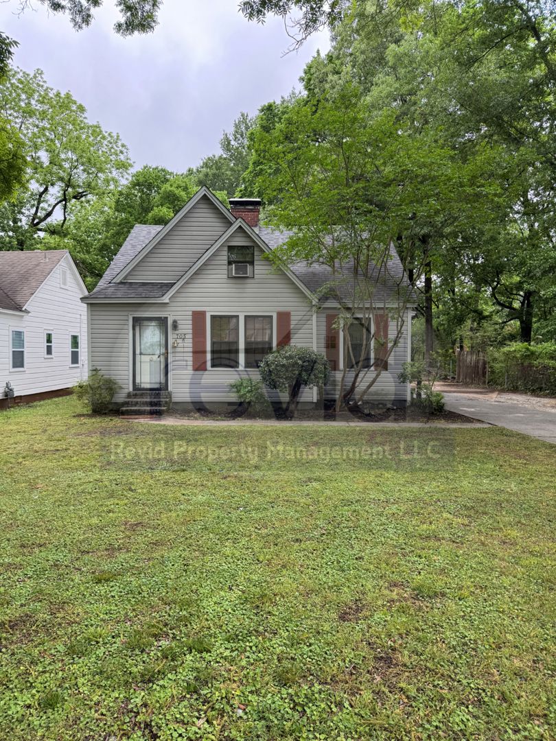 Memphis House: 705 S. Graham St.