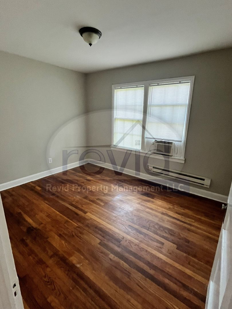 Memphis Apartment: 2562 Quail Ave.