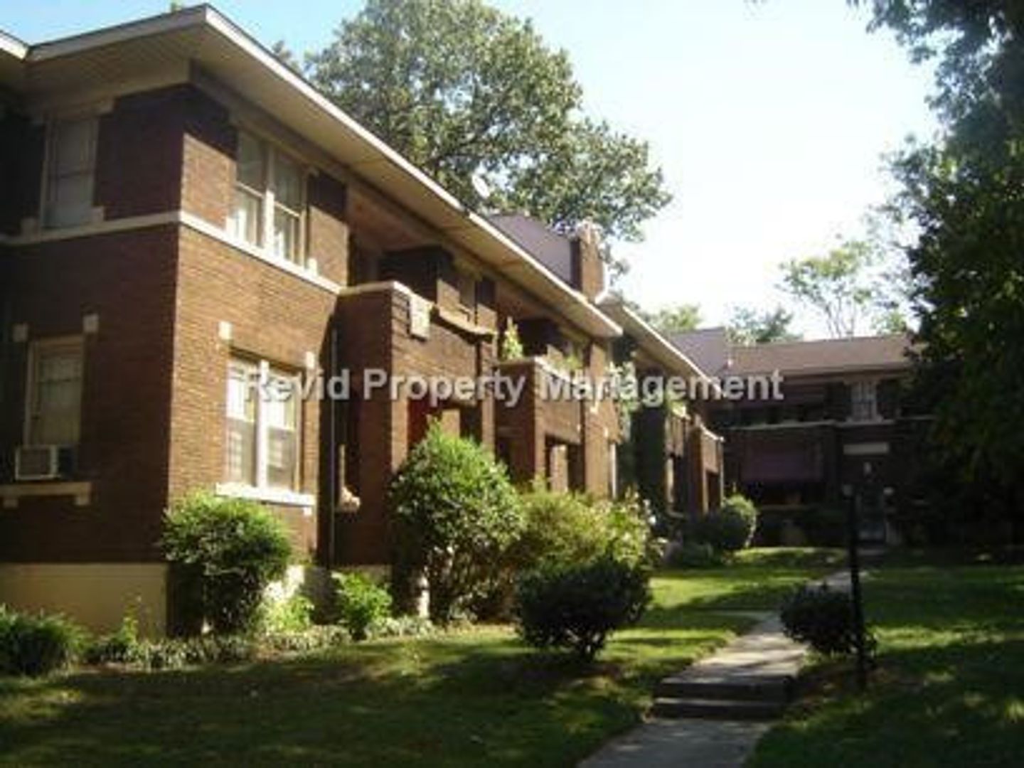 Memphis Apartment: 144 N Belvedere