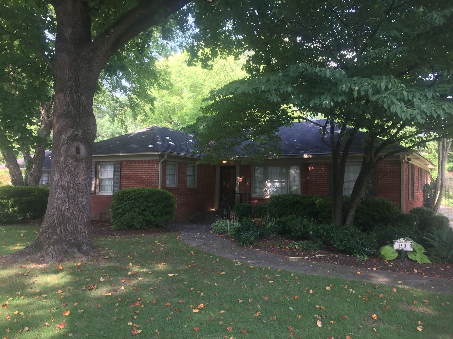 Memphis House: 190 Eastland Dr.
