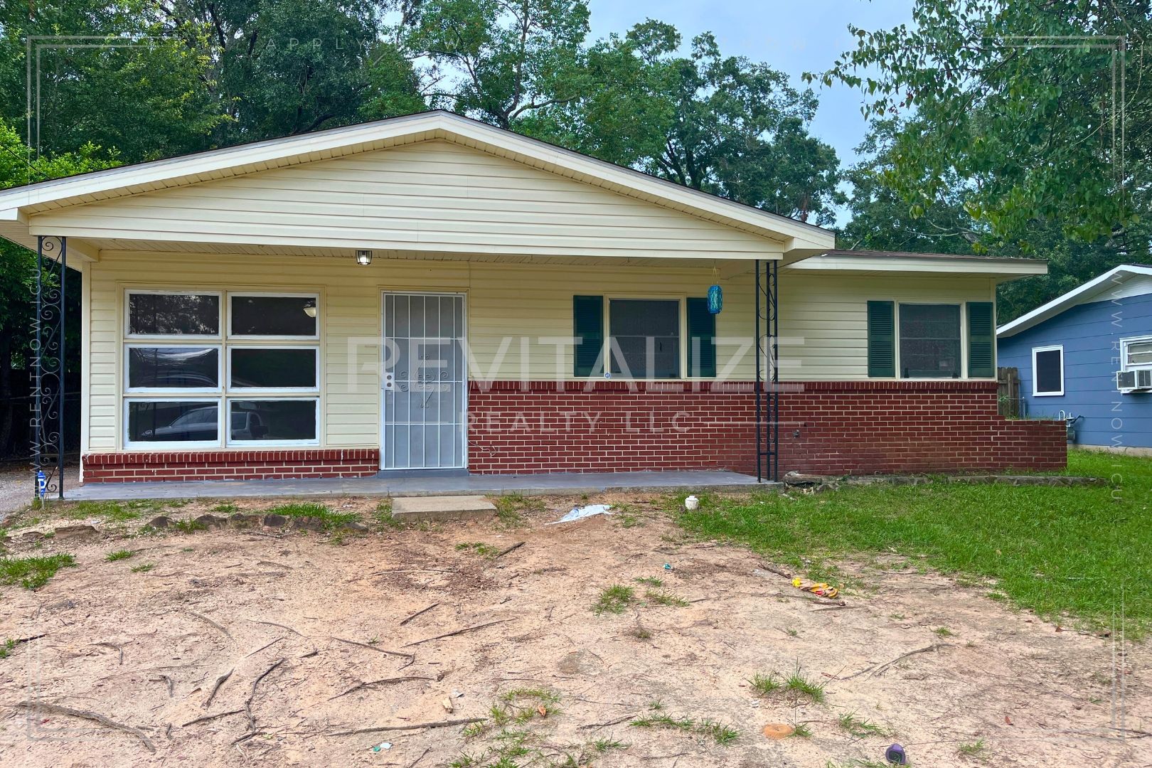 Mobile House: 1104 Rhett Dr