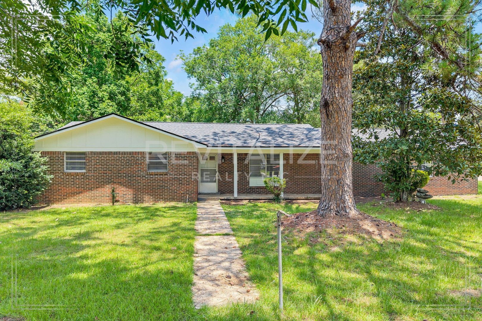 Bay Minette House: 612 Bibb St