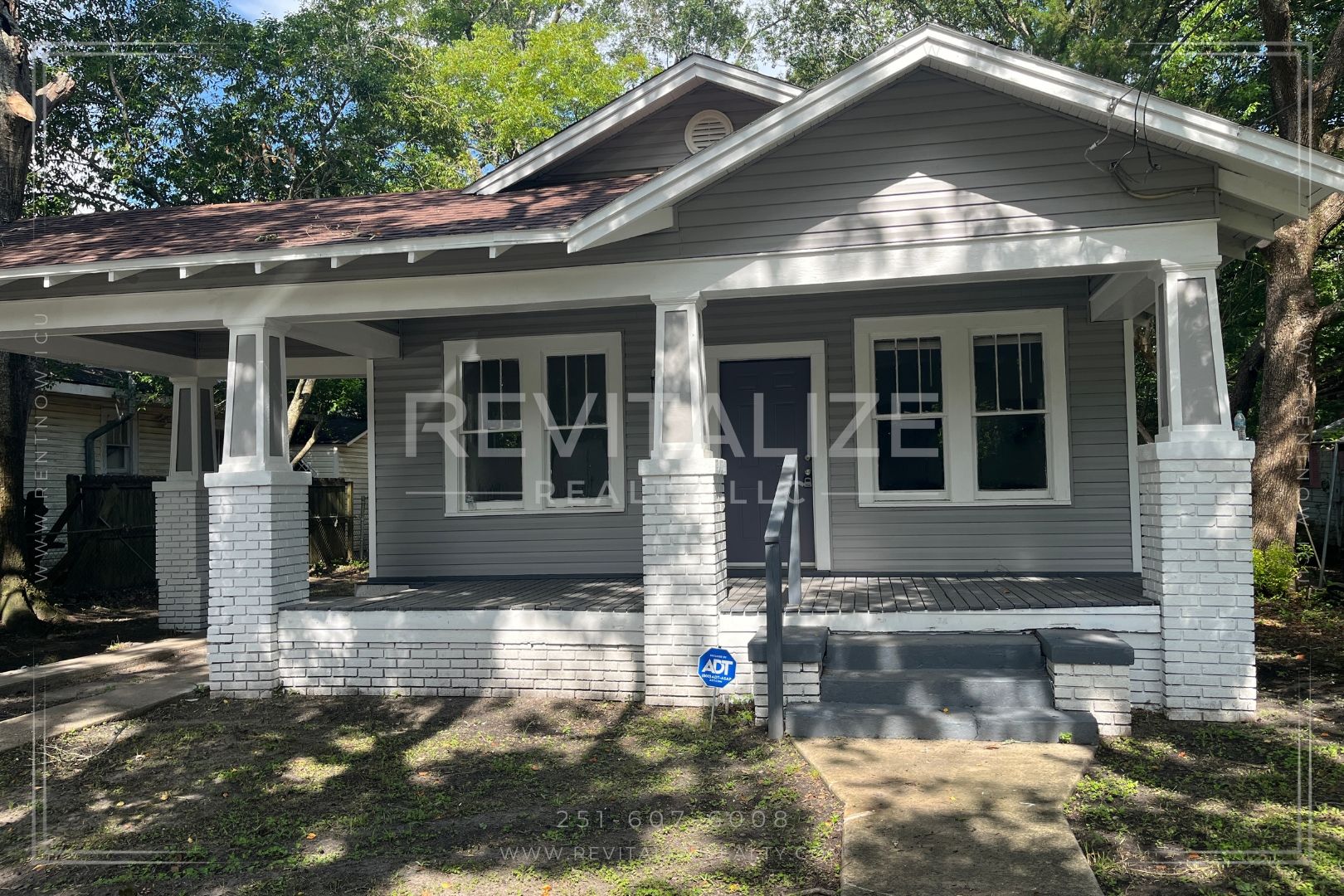 Beautiful Renovated 3 Bedroom/2 Bathroom Home in Mobile!!