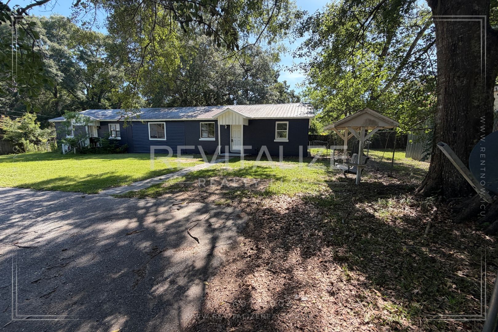 Saraland Apartment: 831 James St