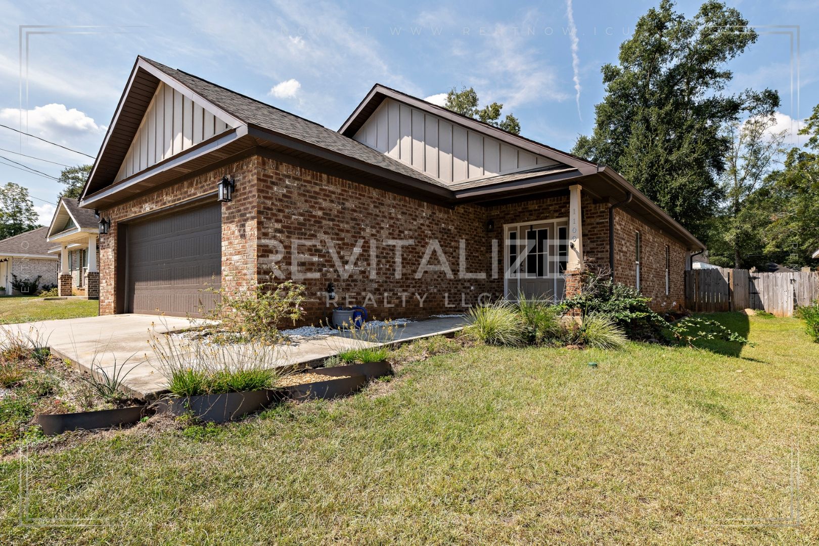 Mobile House: 1100 Pinemont Dr