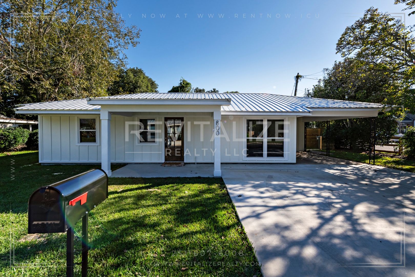 Daphne House: 800 Daphne Court