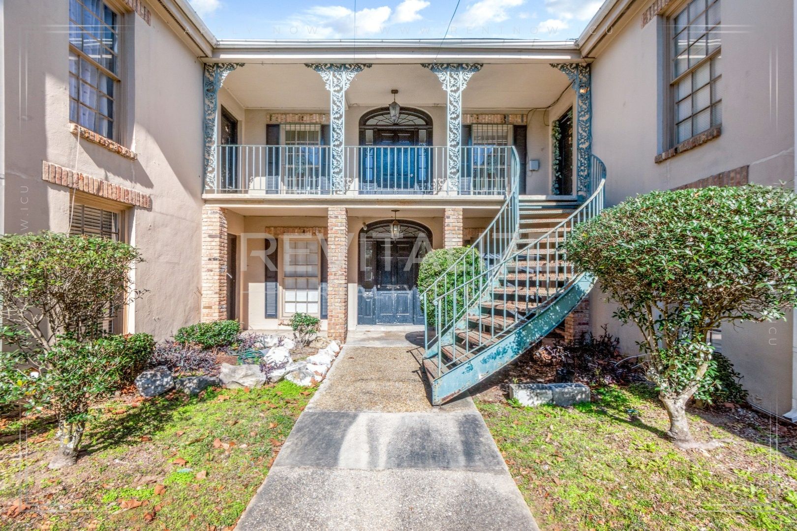 Mobile Apartment: 1504 Dauphin St