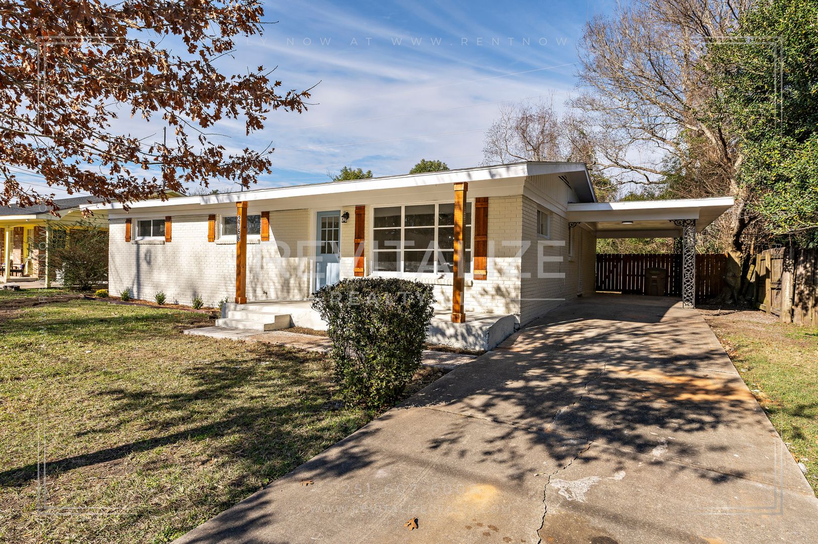 Mobile House: 2756 N Barksdale Dr